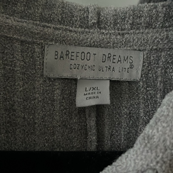 Barefoot Dreams Cozy Chic Lite zipper, short-sleeved hoodie. - Picture 2 of 3